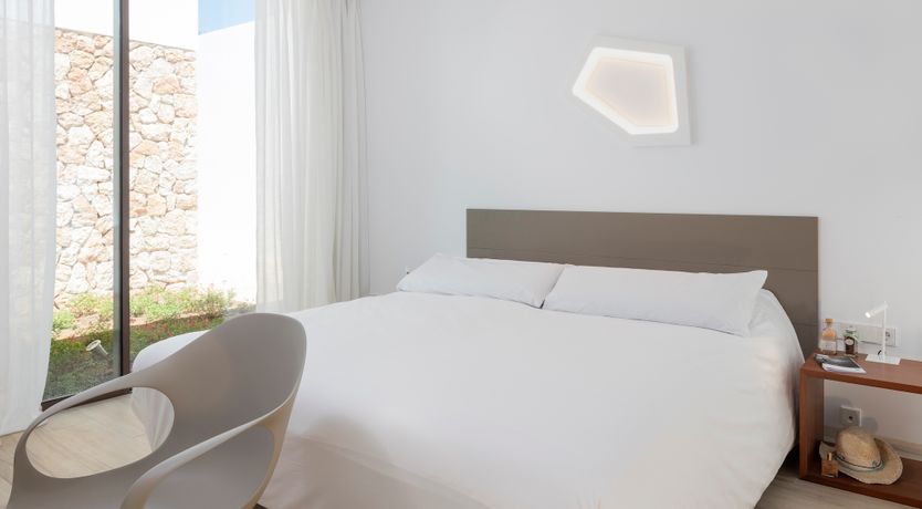 Photo of Alabaster Glimmer