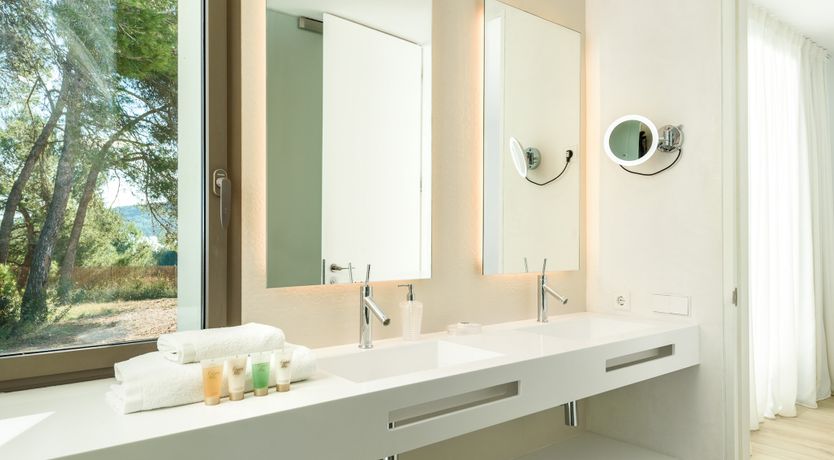 Photo of Alabaster Glimmer