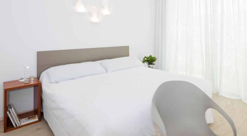 Photo of Alabaster Glimmer