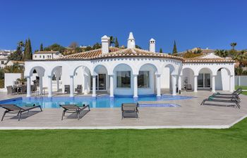 Curves of Alabaster Holiday Home