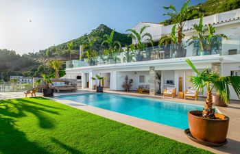 Majestic Tropicana Holiday Home