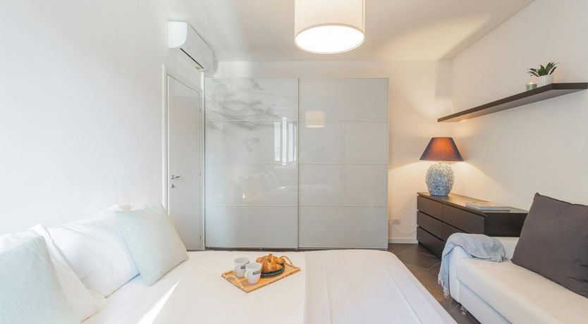 Photo of Como Living