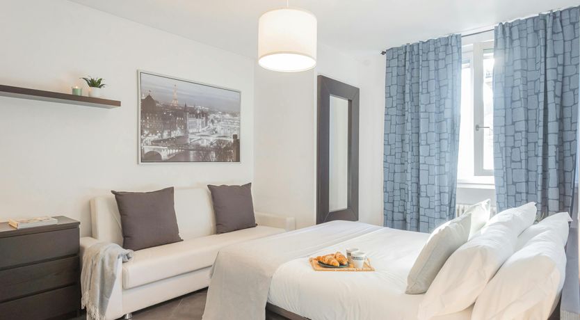 Photo of Como Living