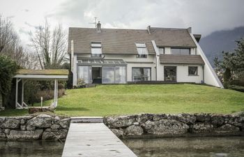 Bliss by the Lake Holiday Home