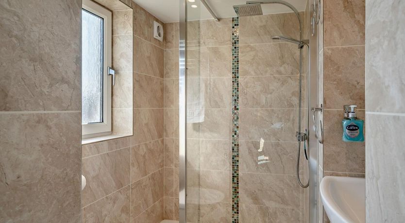 Photo of 5 Bed in Grange-over-sands