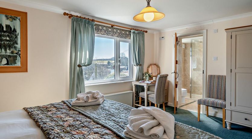 Photo of 5 Bed in Grange-over-sands