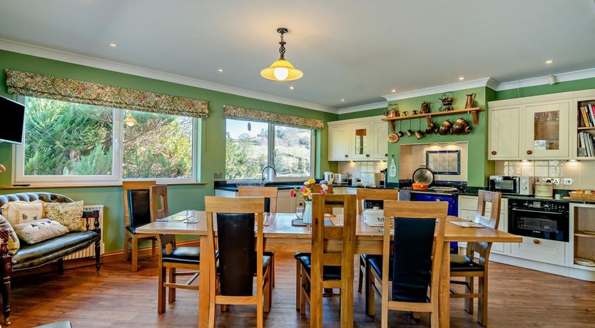 Photo of 5 Bed in Grange-over-sands