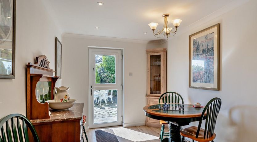 Photo of 5 Bed in Grange-over-sands