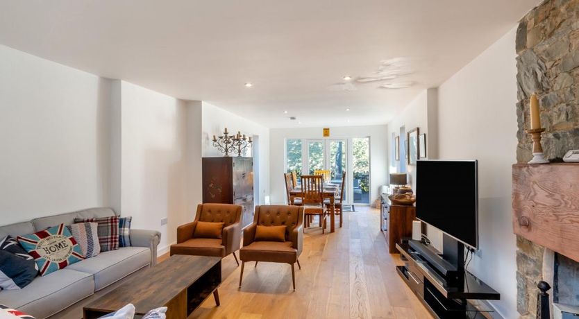 Photo of 4 Bed in Hawick