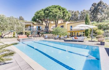 Villa La Romane Holiday Home