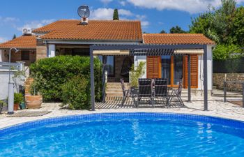 Nena Holiday Home
