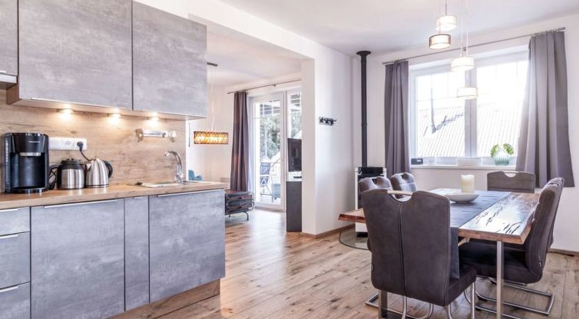 Photo of Lakeside Village 6 Apartment 6