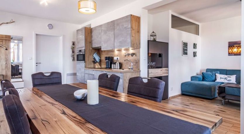 Photo of Lakeside Village 6 Apartment 6