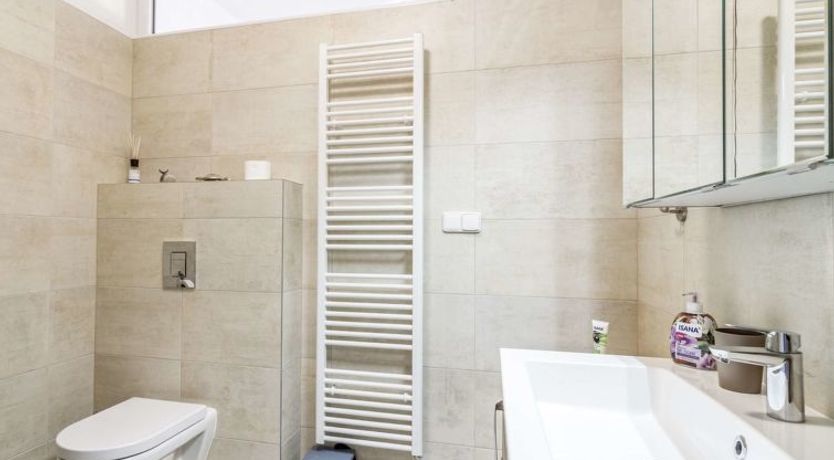 Photo of Lakeside Village 6 Apartment 6