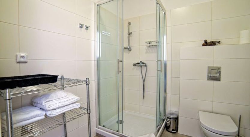 Photo of Lakeside Village 5 Apartment 5