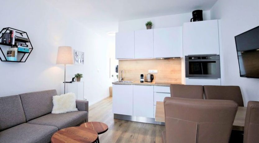 Photo of Lakeside Village 4 Apartment 4