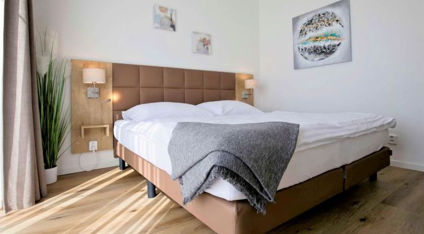 Photo of Lakeside Village 4 Apartment 4