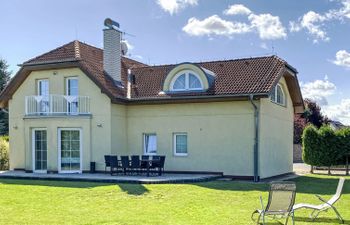 Garden & Terrace Villa Holiday Home