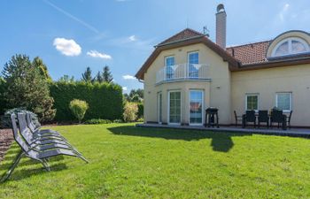 Garden & Terrace Villa Holiday Home
