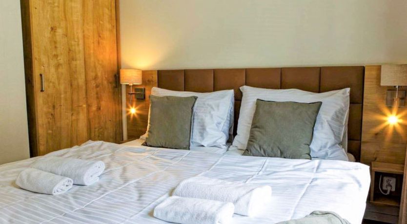 Photo of Lakeside Village 7 Apartment 7