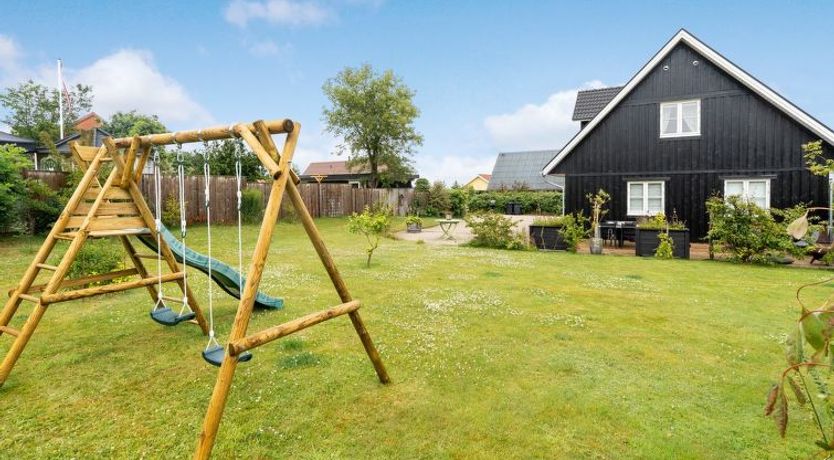 Photo of "Brune" - 330m from the sea