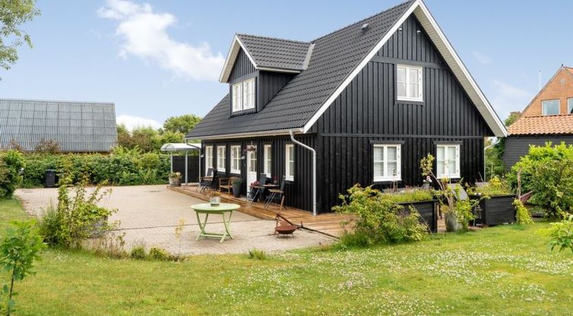 Photo of "Brune" - 330m from the sea