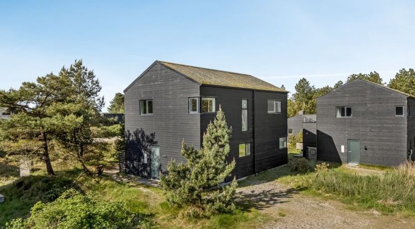 Photo of "Hunding" - 2.5km from the sea