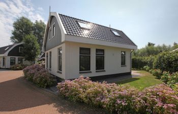 Restyled Koningshoeve Deluxe 6 personen Apartment 2 Holiday Home