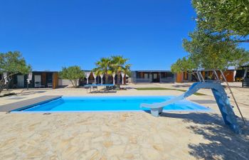 Delux Eco Holiday Home