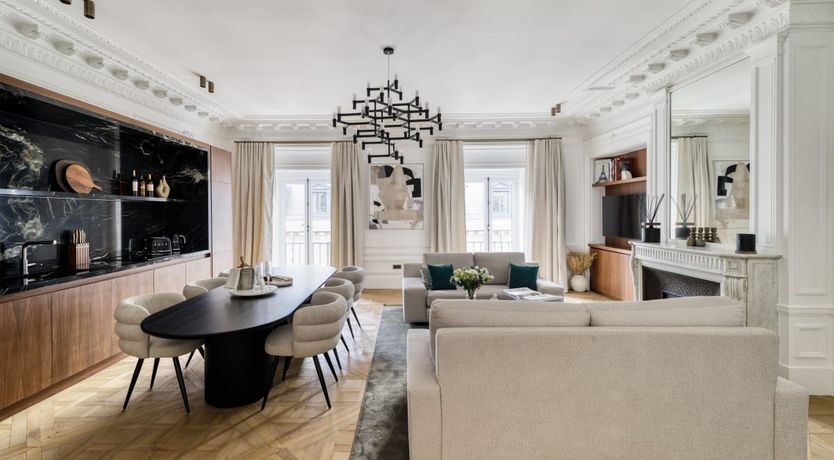 Photo of Louvre Elegance