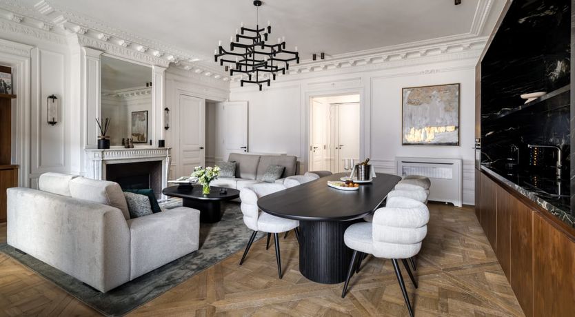 Photo of Louvre Elegance