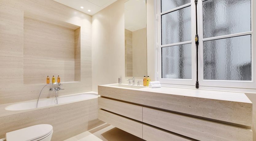 Photo of Louvre Elegance