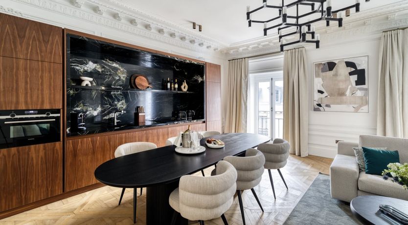 Photo of Louvre Elegance