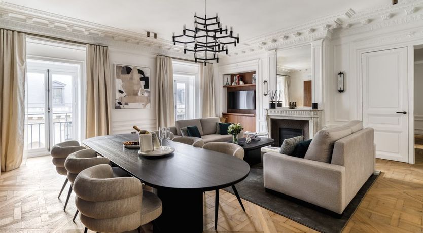 Photo of Louvre Elegance