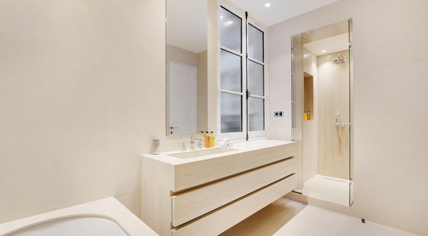 Photo of Louvre Elegance