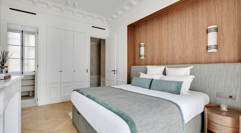 Photo of Louvre Elegance