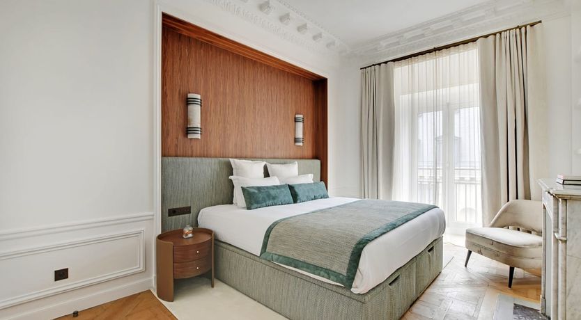 Photo of Louvre Elegance