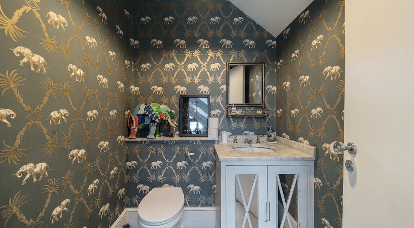 Photo of Apple Tree Air