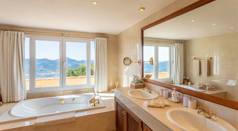 Photo of Shimmer Bay