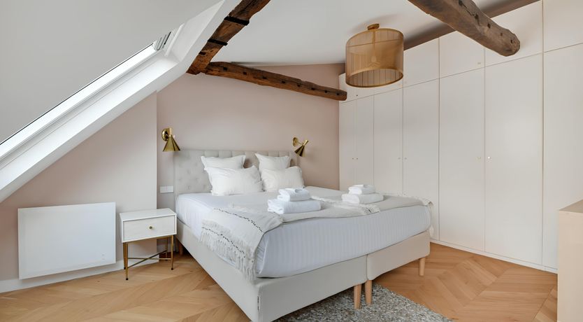 Photo of Wine & Gold