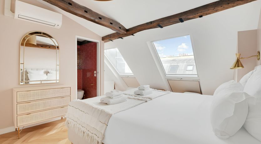 Photo of Wine & Gold