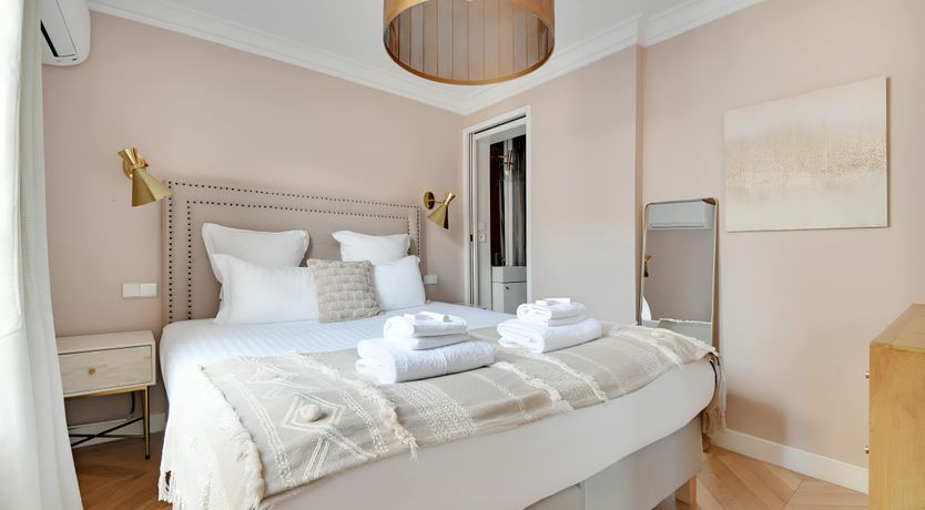 Photo of Wine & Gold