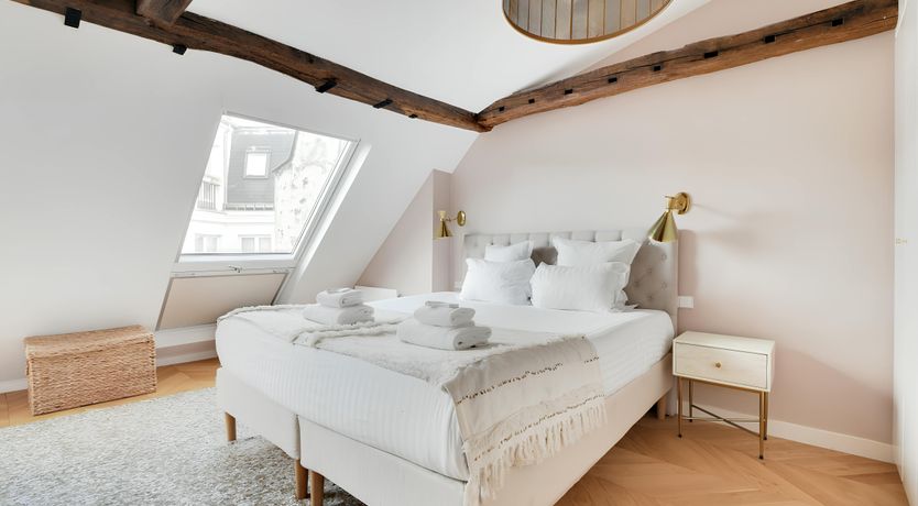 Photo of Wine & Gold