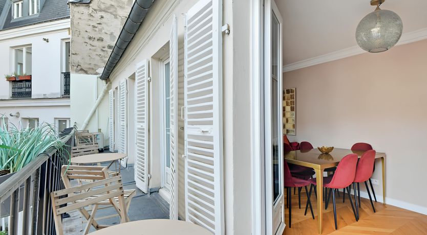 Photo of Wine & Gold