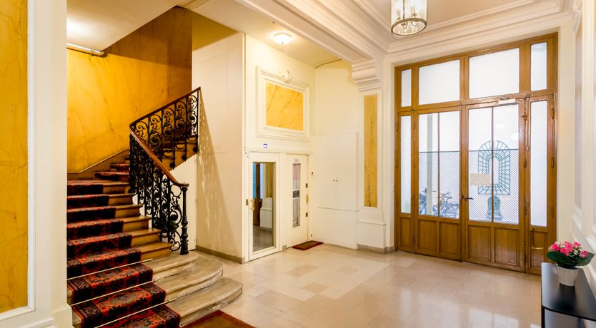 Photo of Chandelier Glamour