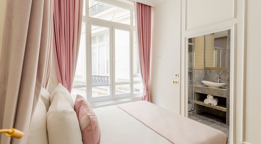 Photo of Chandelier Glamour