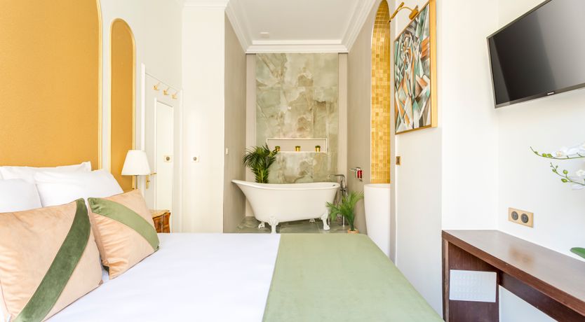 Photo of Chandelier Glamour