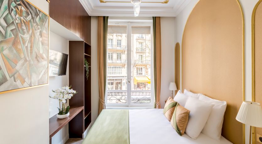 Photo of Chandelier Glamour