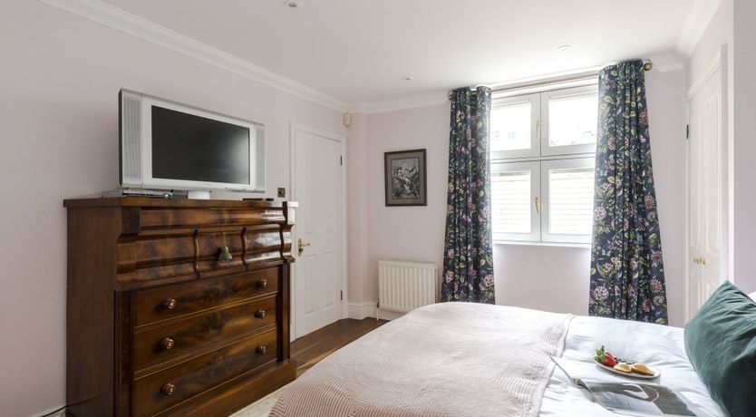 Photo of Zodiac Court