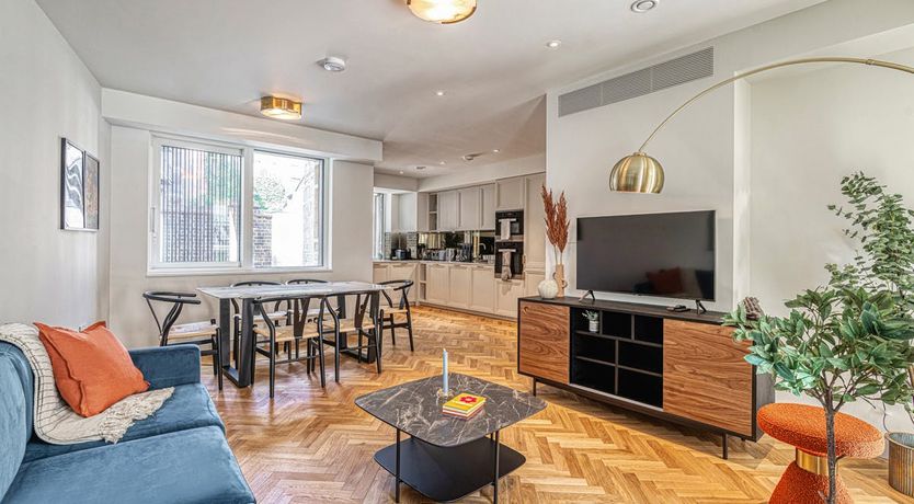 Photo of The Velvet Moon